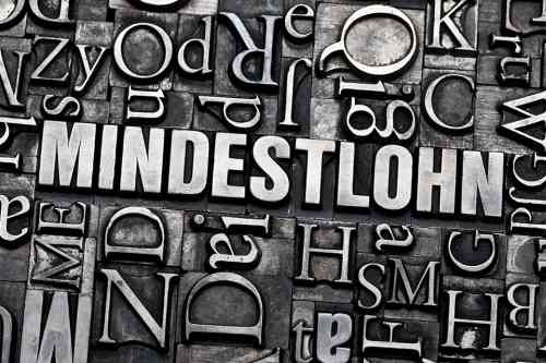 © Goss Vitalij - stock.adobe.com Schriftzug Mindestlohn